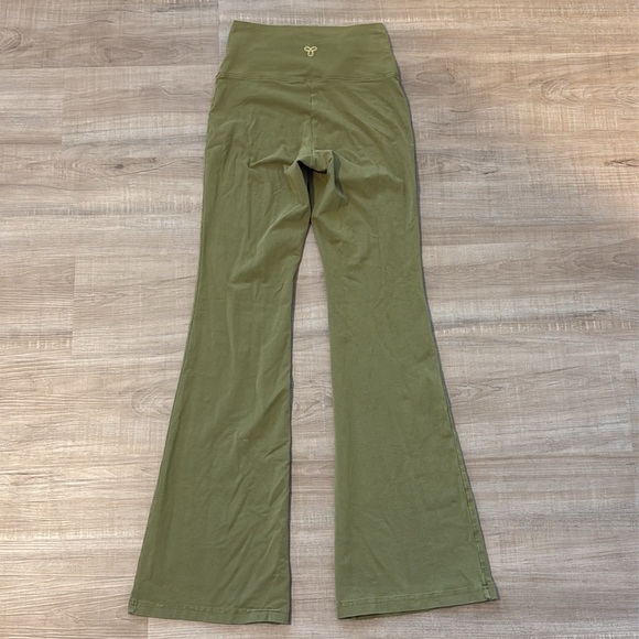 Aritzia TNA Chill Atmosphere Bell Hi-rise Legging - Picture 6 of 7